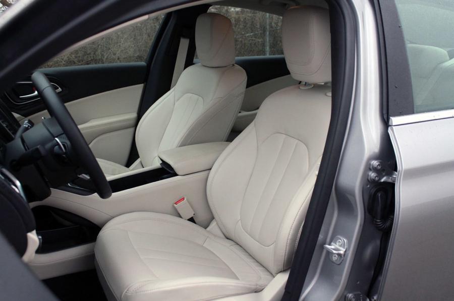  Chrysler 200 2015 года  (фото 168 из 207)